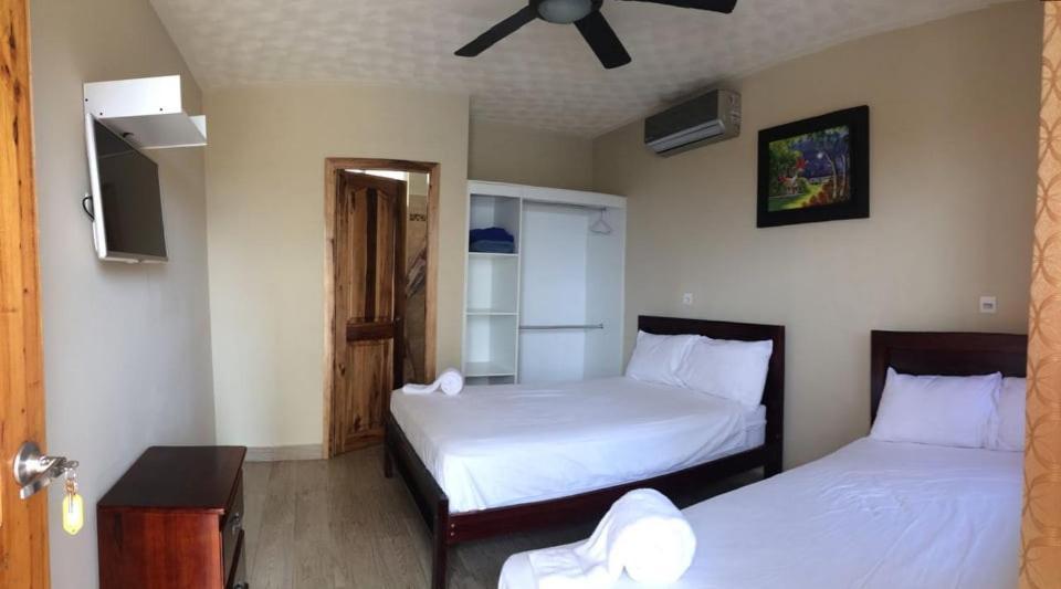 The Lookout Beach Hotel San Lorenzo Exterior foto
